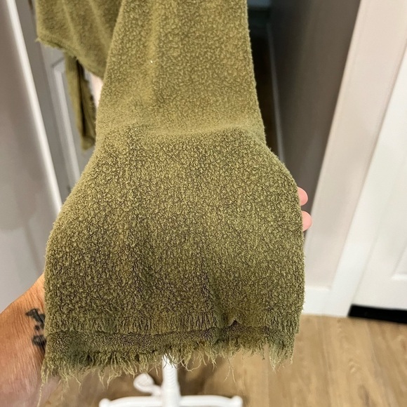 FREE PEOPLE Emma’s moss green oversized short henley with front ties - Picture 9 of 14